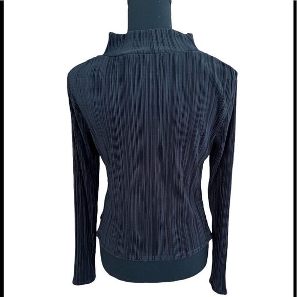 NEW with tags Leith Women's  Black
Textured Cutout Front Mock neck top size M - Picture 4 of 9